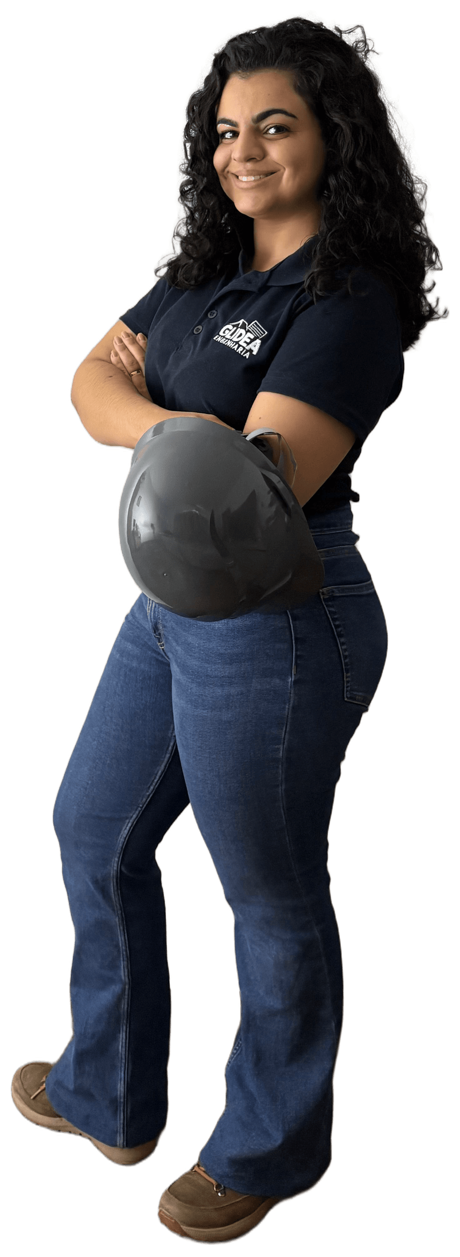 Gabrielle Arantes, engenheira da Glidea, com uniforme oficial e capacete de segurança